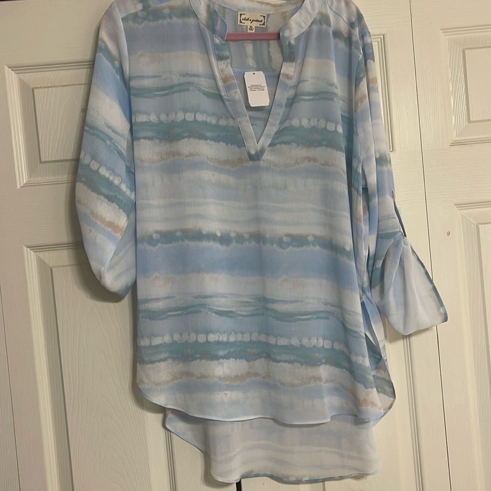 Light weight soft blue and white Cracker Barrel gift shop summer blouse.